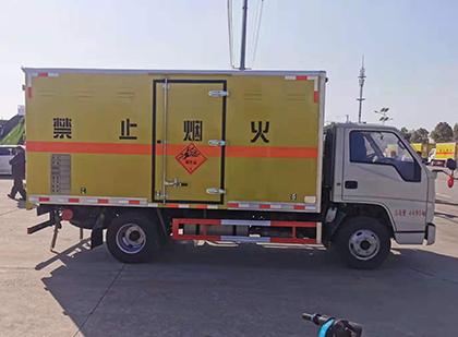 苍溪爆破器材运输车工人安全操作规范与智能技术保障